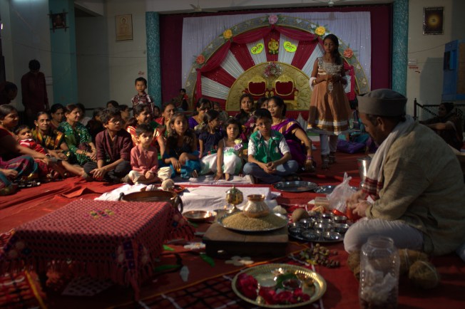 kids_watching_priest