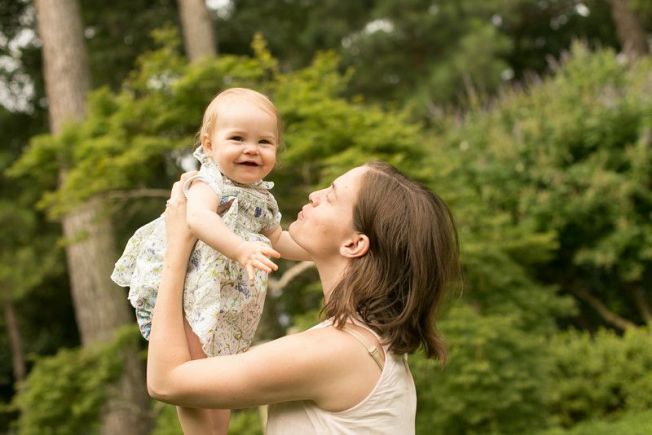 Jessica and Helen Jeanette Kissing